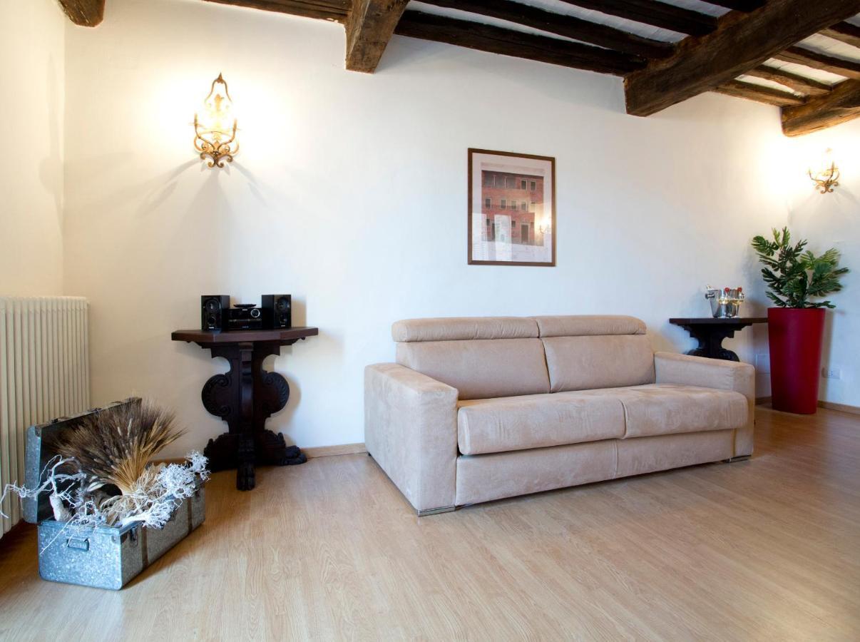 Residenza D'Epoca Palazzo Piccolomini Apartment เซียนา ภายนอก รูปภาพ