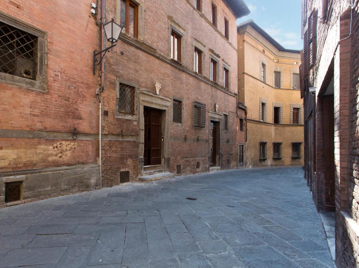 Residenza D'Epoca Palazzo Piccolomini Apartment เซียนา ภายนอก รูปภาพ